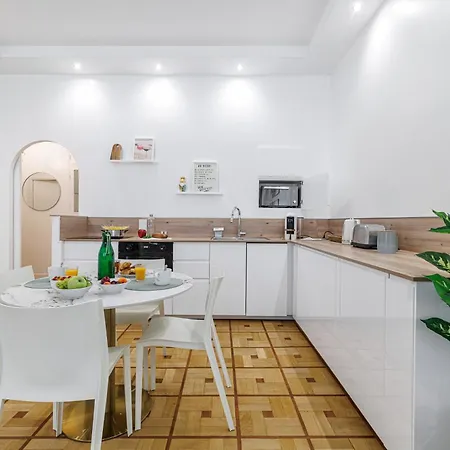 Capitol Close To The - Happy Nice