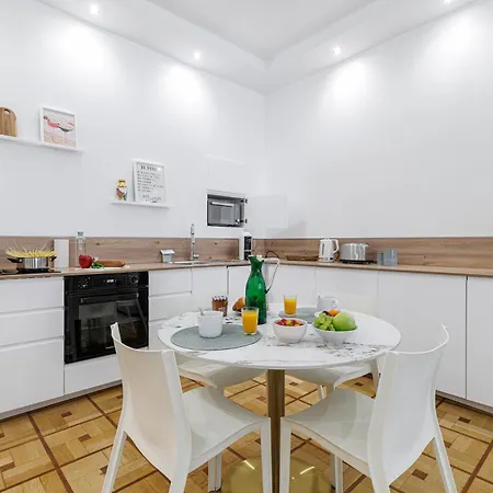 Capitol Close To The - Happy *