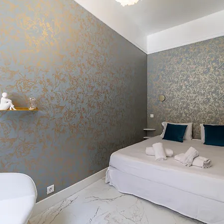 Capitol Close To The - Happy